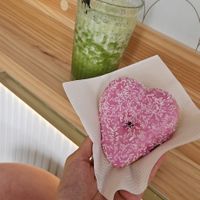 Green Detox Smoothie, Love Donut 💕 at Sansa Café in Sevilla