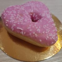 Donut amor 🩷 at Sansa Café in Sevilla