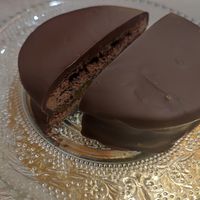 Alfajor 🥹 at Sansa Café in Sevilla