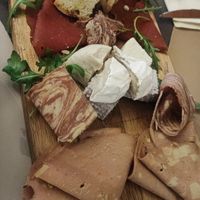 Antipasto di formaggi e affettati veg at La Fraschetta Verde in Viterbo