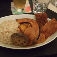 Curry rice set with tofu katsu at Noraneco Kitchen in Tokyo
