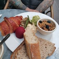 Botanic vegan plate +drinks at Le Pain Quotidien -  Galerie de la Reine in Brussels