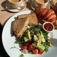 Assiette petit déjeuner végane at Le Pain Quotidien -  Galerie de la Reine in Brussels
