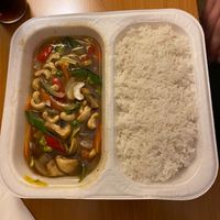 PHAD MED MAMUANG

Cooked rice with Broccoli, Carrots, Mushrooms, Onions and cashew nuts cooked in a soy sauce.  at Asia Diamond's in Hessen