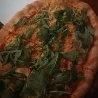 Artichoke and rocket pizza at Hatool HaYarok - The Green Cat in Tel Aviv