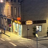 Il propose une pizza végétarienne où on peut demander la version sans fromage ni crème. Les légumes sont très succulents.  at Pizza Délice in Grand Est