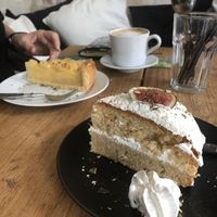 Tonka Bean Vanille Kuchen at Moehren Milieu Eco Cafe in Mainz