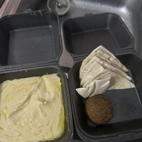 Hummus, falafel and pan pita   at Hummus & Falafel in Valledupar