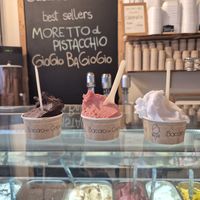 Cioccolato Fondamente, Fragola, and Limone scoops at Bacaro del Gelato in Veneto