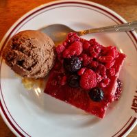 Vegan bosvruchten cheesecake at Bar Picar in Zuid-holland