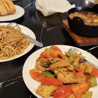 Tallarines con huevo, bambú y setas chinas / Tofu thai / Kubak con verduras variadas / Pan chino at Restaurante Guang Zhou in Comunidad De Madrid