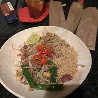 Vegan pad thai  at Hushimo in București