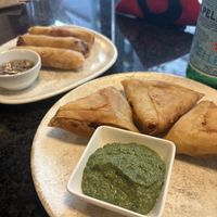 Spring roll and samosa   at Hushimo in București
