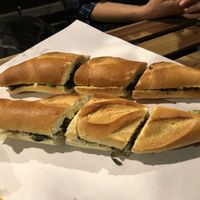 In alto baguette con spinaci, cavolo viola marinato, noci e pomodoro secco. In basso baguette con lampascioni, finocchio e crema di ceci.   at Bi e B - Birre e Baguettes in Campania