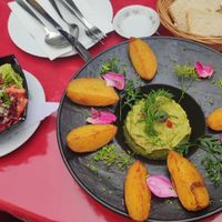 Guacamole with potatos and salat at Brodocz in Braunschweig