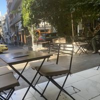 Outside seating    at Antoni’s Yard in Athina