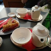 vegan (?) crumble at L'Atelier des Tartes Cafe and Cantine in Frankfurt