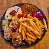 Falafel Pommes Teller at maza magic in Sachsen