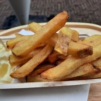 Freshly hand-cut artisan fries at Vlaams Friteshuis Loket 13 in Gelderland