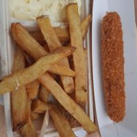 With vegan Kipcorn (deep-fried crispy no-chicken snack) at Vlaams Friteshuis Loket 13 in Gelderland