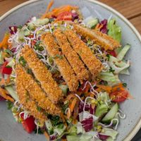 Vritz Salat mit veganen Schnitzelstreifen at Schweinske in Schleswig-holstein