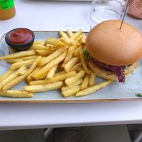"Der Hamburger" mit Gemüsebratling at Hamburgerei Kempten in Bayern