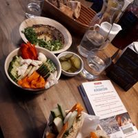 Classic hummus and pitas  at Hummus Amamamusi in Krakow