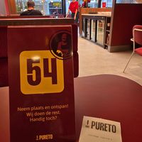 Place order at screen and wait at table at Pureto - Brugge Eiermarkt in Bruges