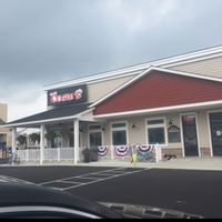 great place with outdoor seating option! at Uncle Oogie's Pizza in Sea Isle City