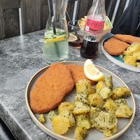 Veganes Schnitzel mit Petersilienkartoffeln at Restaurant Mahlzeit in Wien