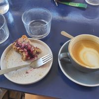 Cappuccino en crumble at Satellite Coffee in Morzine