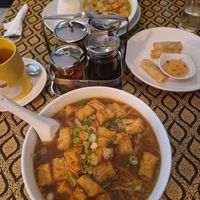 Suppe mit Reisnudeln und grünes curry mit Reis. Mussten nur das Fleisch durch Tofu ersetzen. at Thai Foodland Schnellrestaurant in Baden-württemberg