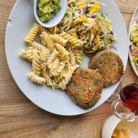 Linsenpatty, Pasto, Salat, Guacamole at La Huerta Naturalmente Saludable in Nariño