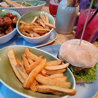 Burger, fries, cauliflower bites at Hans im Glück - Den Haag Passage in Zuid-holland