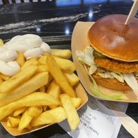 Chicken Burger Menu  at Pommes Freunde in Bayern