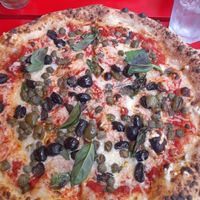 Pizza casi nara con queso vegano at Toni Lautaro in Región Metropolitana