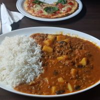 Allu matar (the pizza in the background isn't vegan but they're also offering vegan pizza) at Piccolo Della Mama in Cologne