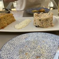 Tortilla y ensaladilla   at Vegan Rock in Sevilla