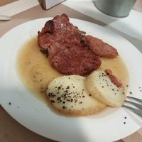 Seitan fillet with potatoes at Vegan Rock in Sevilla