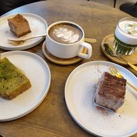 hojicha, popcorn, banana bread, pistaccio cake at Matcha Corner in Sachsen