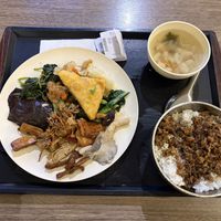 Vegan pick and mix. Vegan mince park rice and vegetable soup.  at Minder Vegetarian QSquare Taipei Branch in Taipei