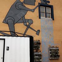 Wall in community seating  at Choice Superfood Bar & Juicery in Carlsbad