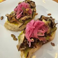 Toast Shitake (Vegano)

Pão Multigrãos de 24h fermentação natural,, Cogumelos Shitake, Maionese de abacate at DCASA Café in Minas Gerais