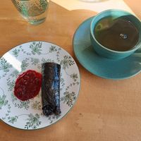 Vegan black sausage and quality black tea at Kattopuutarha in Pirkanmaa