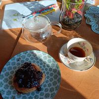 Sour dough cinnamon roll, topped with blackcurrant jam, and Kenyan fruity pour-over coffee at Kattopuutarha in Pirkanmaa