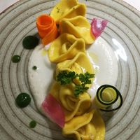 Ravioli al formaggio su crema di macadamia at Gintilla in Cagliari