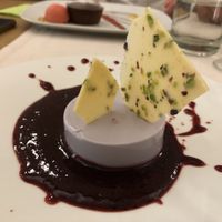 Panna cotta ai mirtilli e cioccolato bianco at Gintilla in Cagliari
