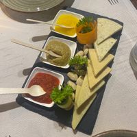 Cheese platter small with sauces  at Gintilla in Cagliari