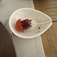 entrée offered by the restaurant with homemade vegan bresaola and fresh tomato  at Gintilla in Cagliari