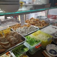 Vegan ingredients ready for the ordering of noodle soup at Hủ tiếu chay Chú Tư - Tạ Quang Bửu in Thành Phố Hồ Chí Minh